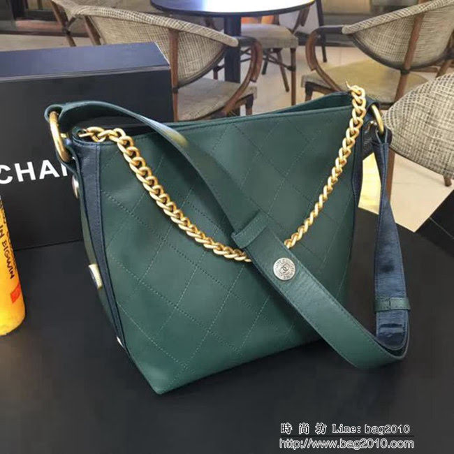 香奈兒CHANEL 93659 93660 2018秋冬 小牛皮金屬扣肩帶嬉皮包手提單肩包 DSC2099